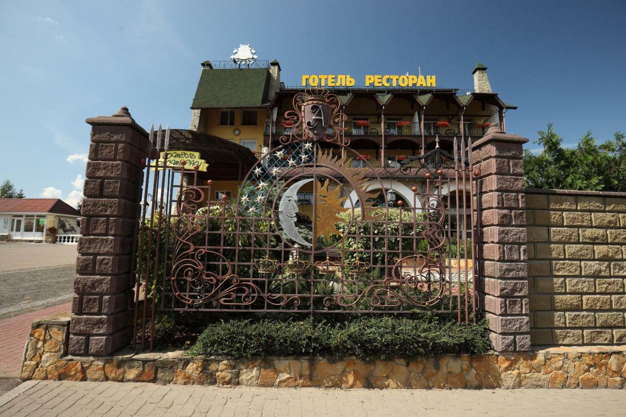 Medzhybozhskiy Zamok Tribukhovtsy Exterior photo